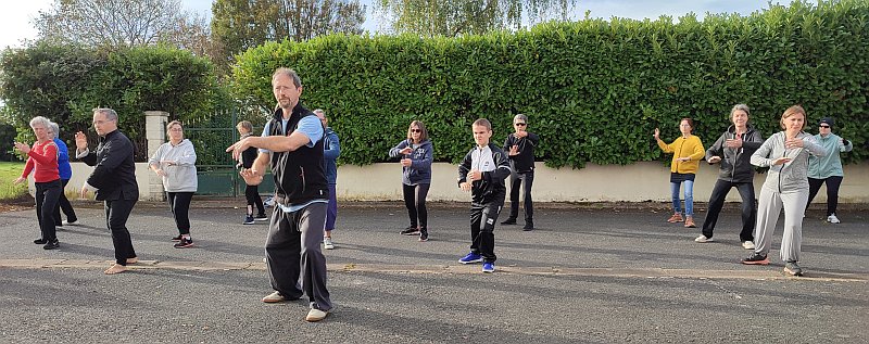 Photo d'élèves déroulant la forme